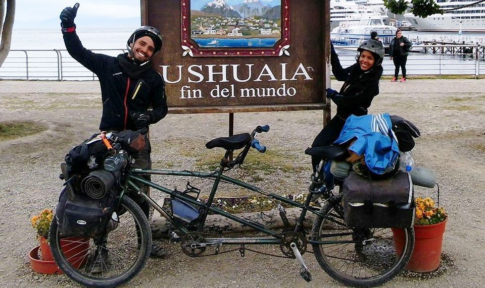 Dos venezolanos llegaron al fin del mundo en bicicleta | Radio Tiempo la radio cristiana online de Venezuela