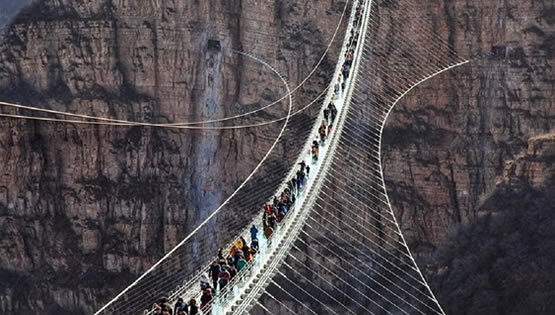 Puente suspendido de Cristal fue inaugurado en Navidad al norte de China | Radio Tiempo la radio cristiana online de Venezuela
